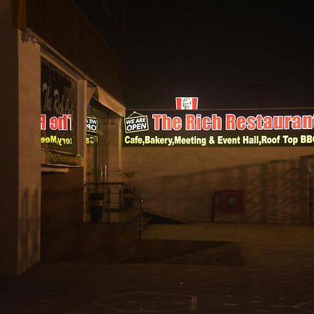 The Rich Hotel & Apartments Lahore Exteriér fotografie