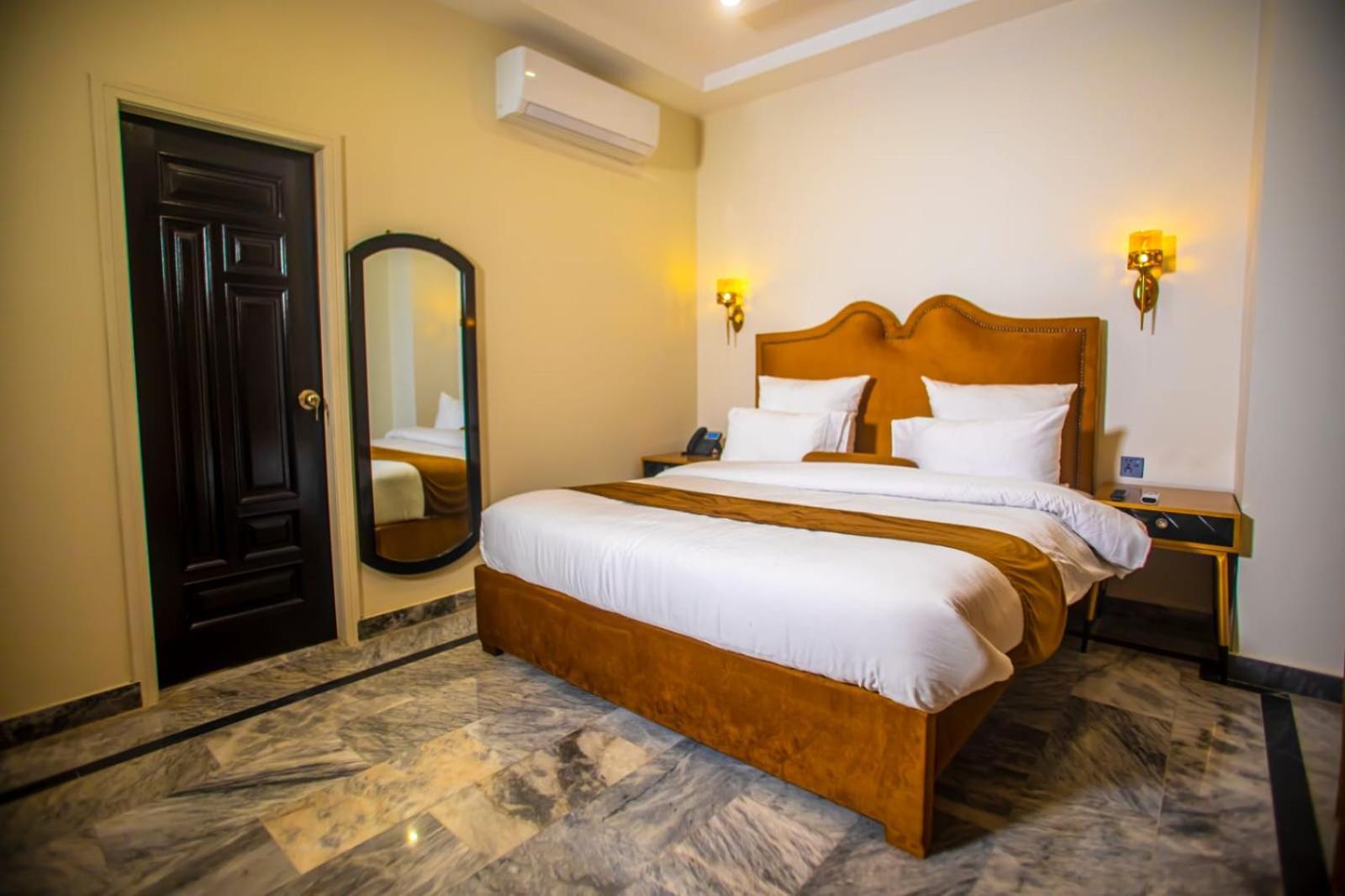 The Rich Hotel & Apartments Lahore Exteriér fotografie