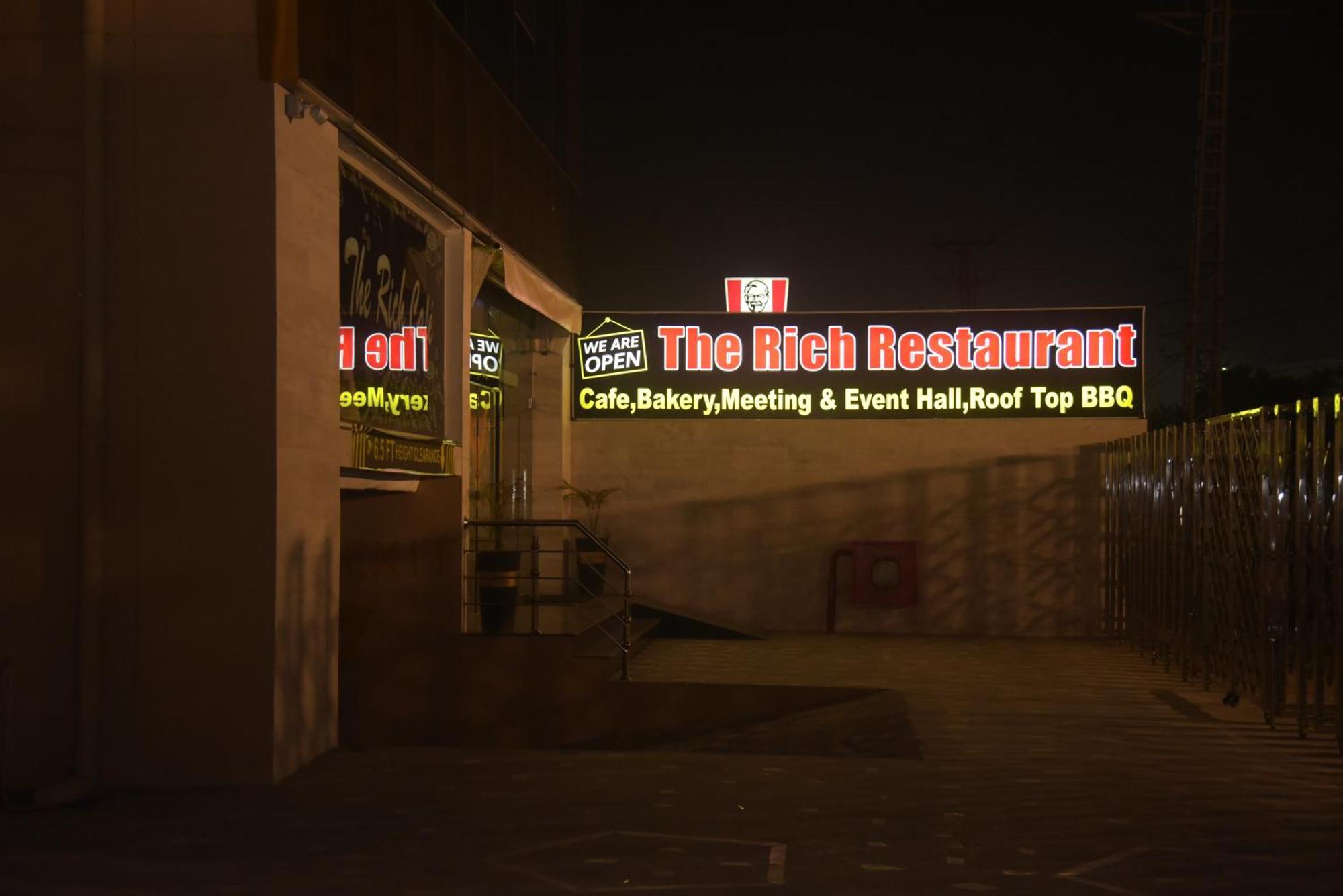The Rich Hotel & Apartments Lahore Exteriér fotografie